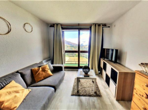 Studio skis aux pieds avec balcon, parking, proche commodités, accès piscine chauffée - FR-1-267-235 Villarembert